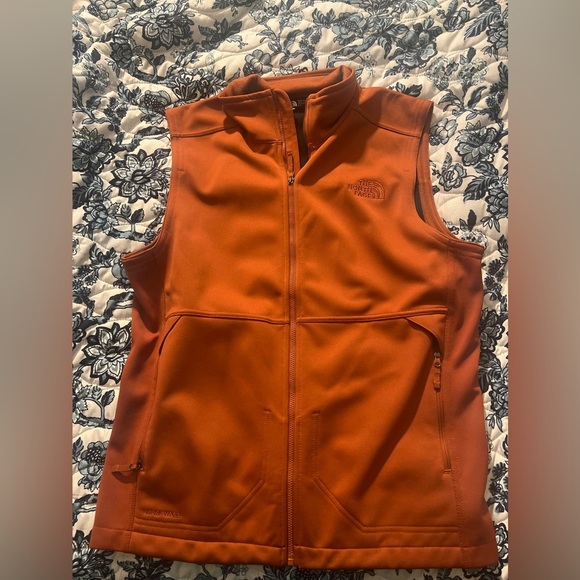 The Northface  best never worn. Says men but fits women Small or medium - Picture 1 of 6